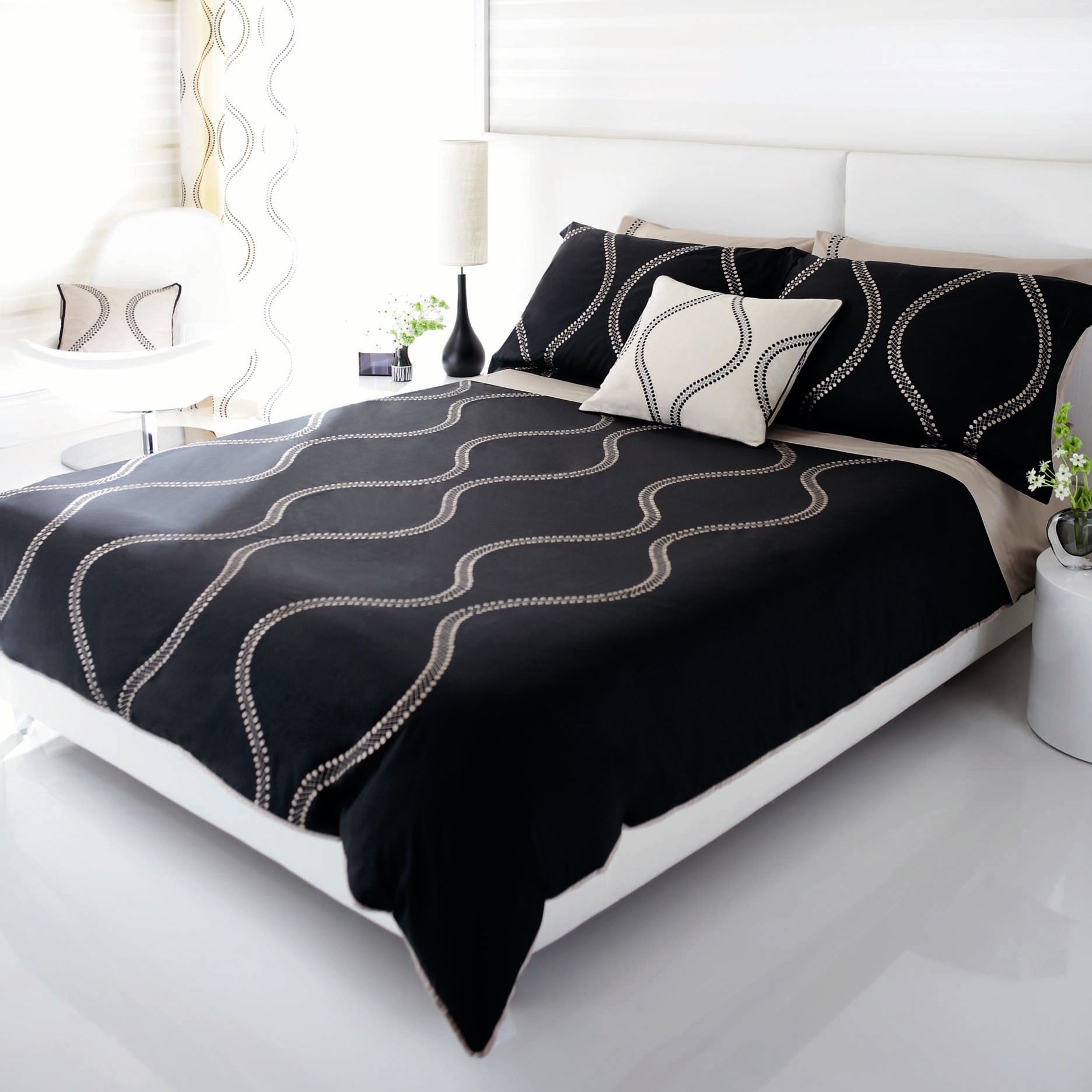 Harlequin Kara Duvet Cover, Black / Gold, Kingsize