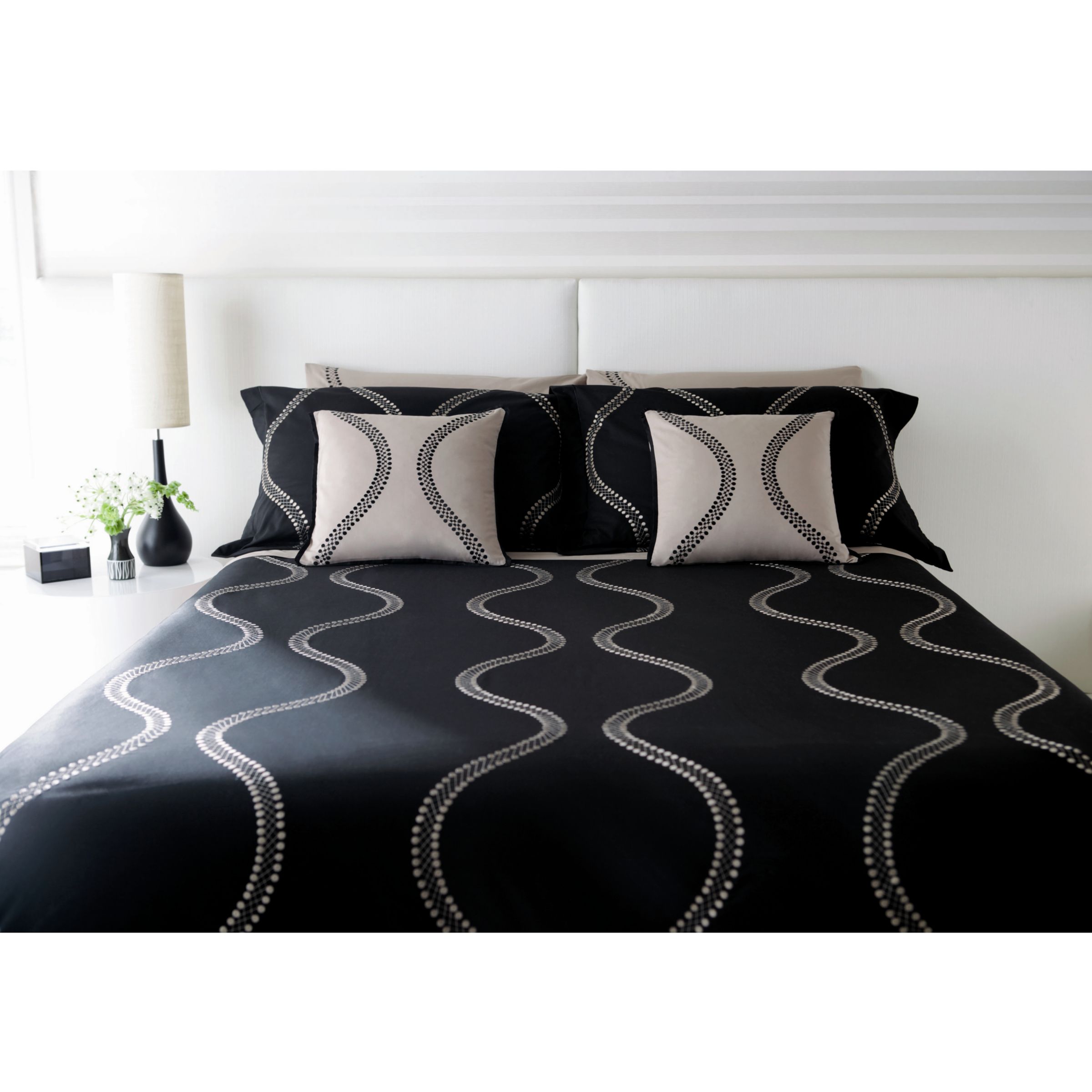 Harlequin Kara Duvet Cover, Black / Gold