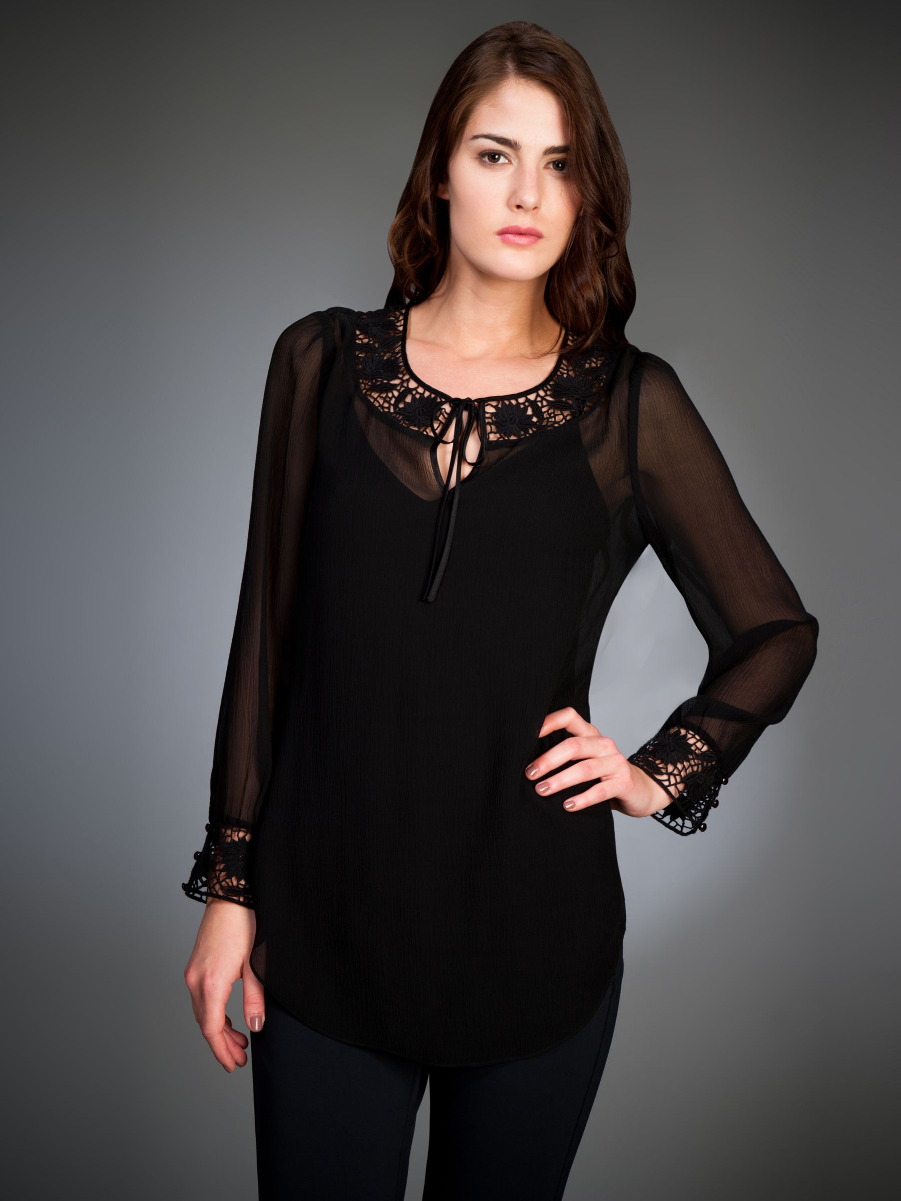 Damsel in a Dress Kaya Blouse, Black