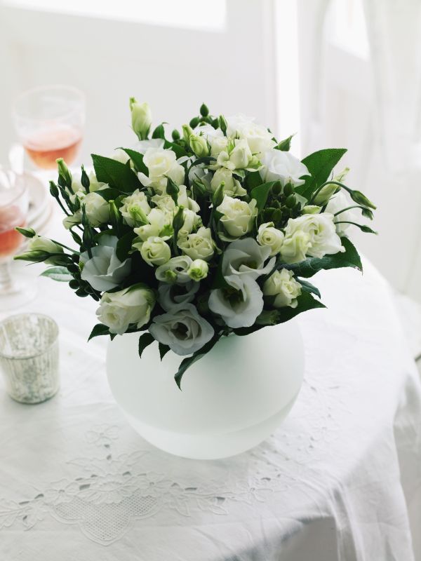 Pearl Wedding Anniversary Presents&nbsp; - Flowers